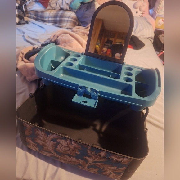 Vintage CosmePak Portable Cosmetic Case - Picture 1 of 6